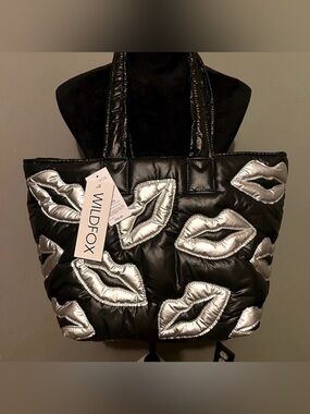 NWT! WILDFOX AWESOME BAG! AMAZING MATERIAL! LOTS OF POCKETS!